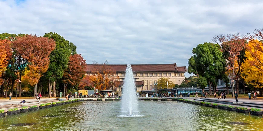 Tokion kansallismuseo syksyn väreissä