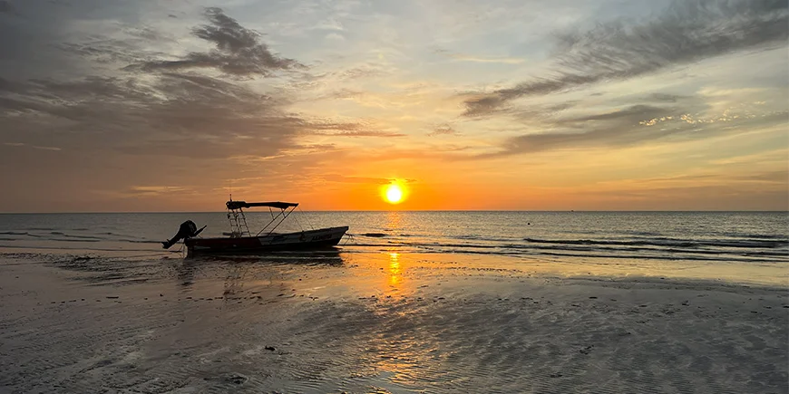 Auringonlasku Isla Holboxilla Meksikossa