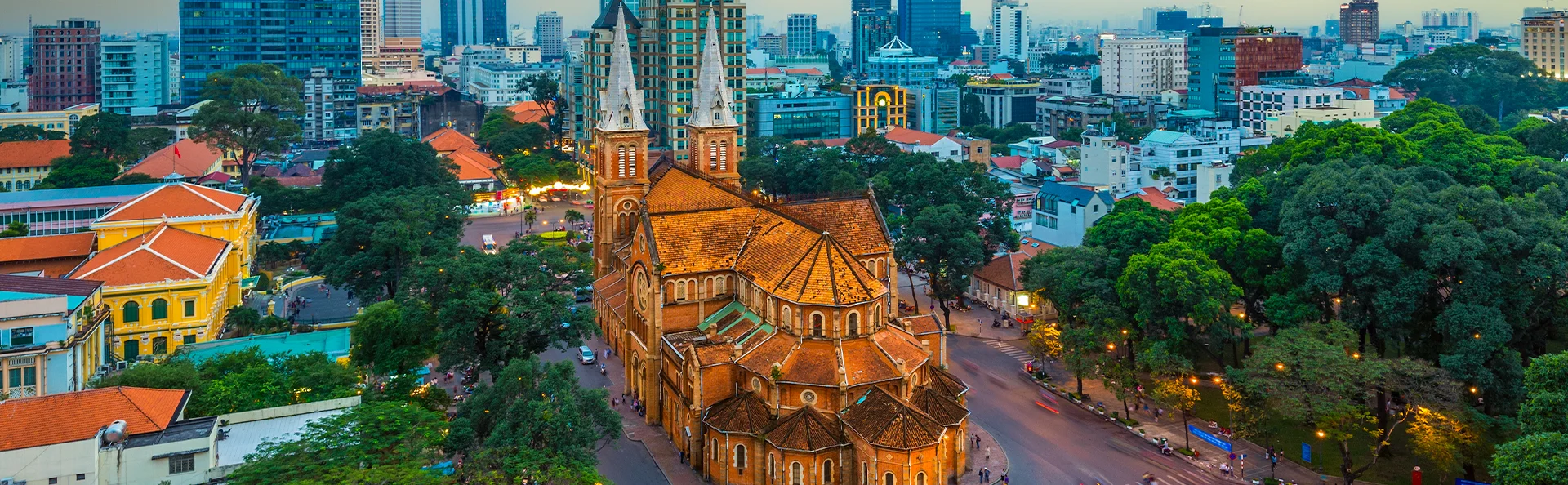 Punainen kirkko, Notre Dame Cathedral Basilica of Saigon, Ho Chi Minhin kaupungissa, Vietnamissa